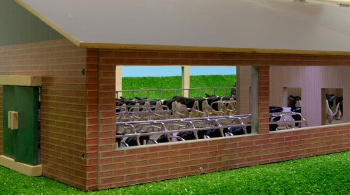 1:32 Wooden Cattle Shed with Milking Parlour
