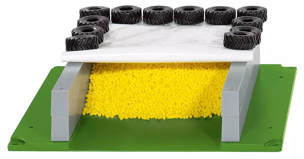 1:50 Silage Clamp With Cover, Tyres & Grain