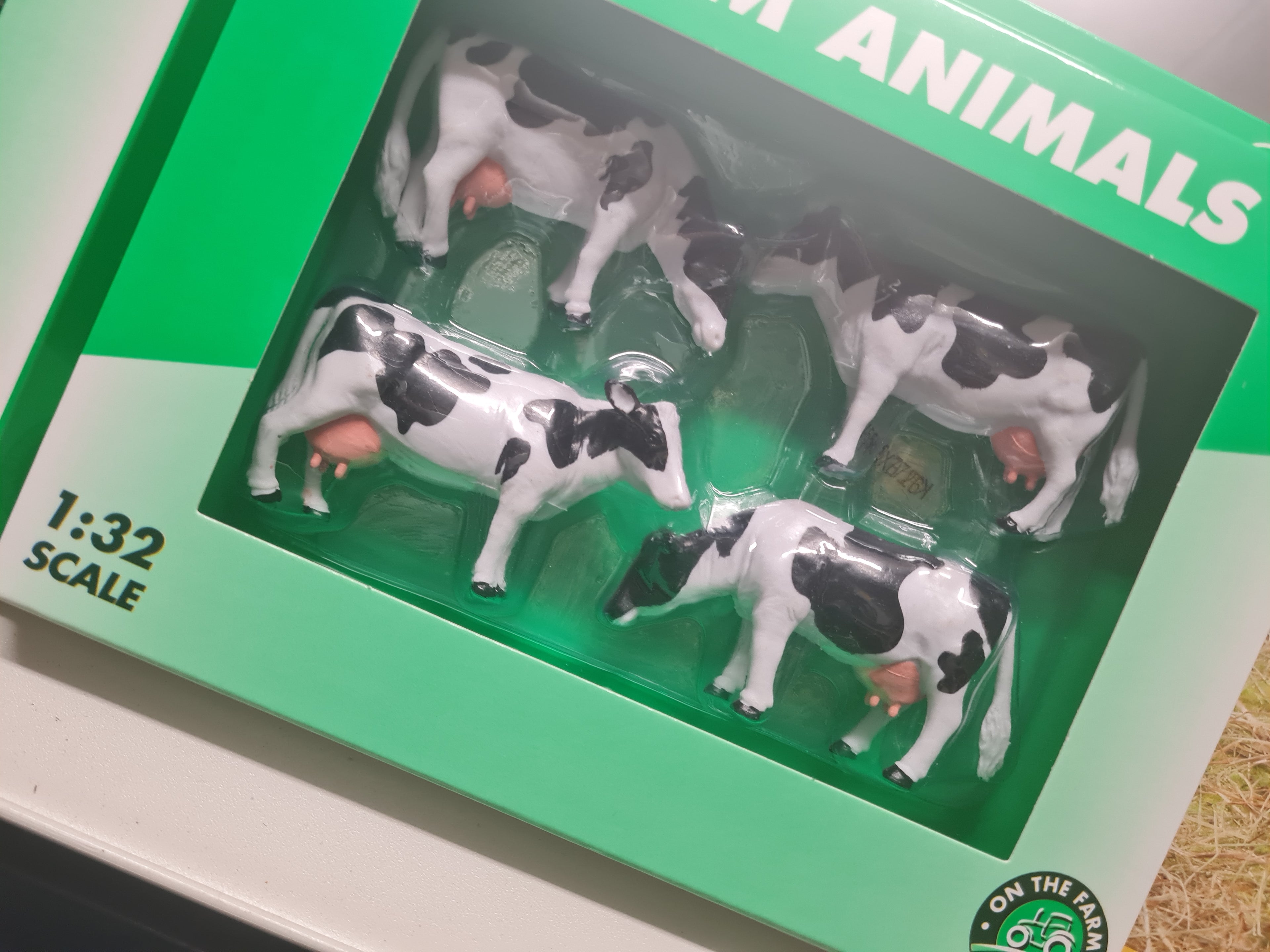 1:32 Cows 4pc