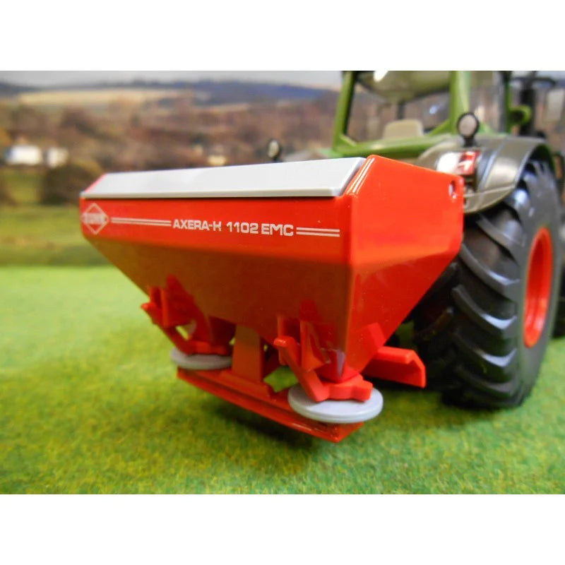 1:32 Kuhn Fertiliser Spreader